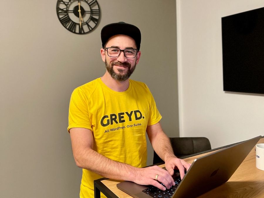 Thomas Koschwitz at a desk smiling in the camera